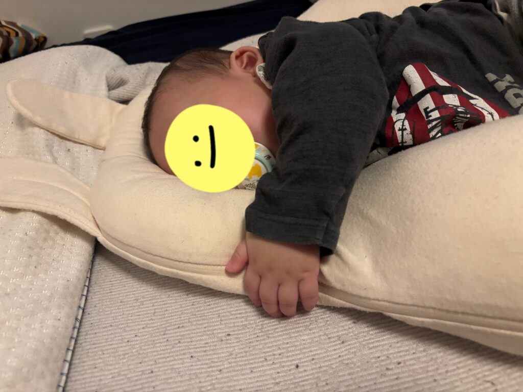 ユニースリープ使用中。横向きをキープ